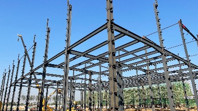 蔚藍鋼構百科：影響鋼結構工業廠房造價的3大因素及應對策略